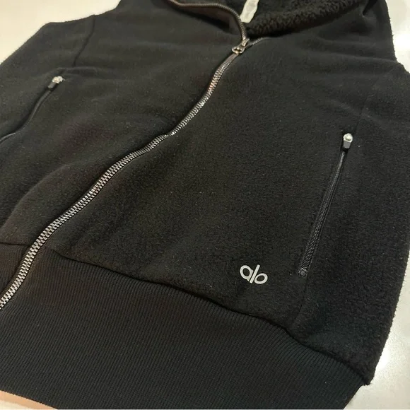Alo Yoga Asymmetrical Zip Fleece Lined Vest - Size XS - Picture 3 of 7
